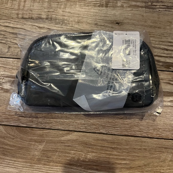 NEW LULULEMON EVERYWHERE BELT BAG 
Traverse grey - Picture 8 of 8